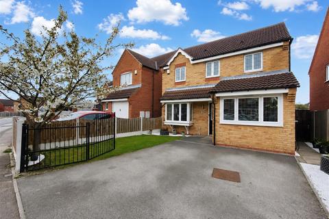 4 bed property, in Brettas Park, £310,000