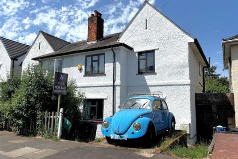 3 bed property, in Hall Road, £475,000