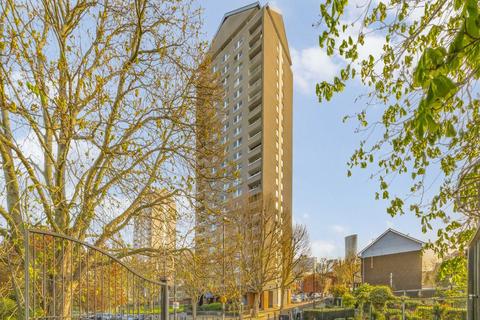 1 bed property, in Westferry Road, £225,000