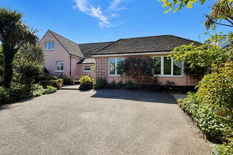 4 bed property, in Cloutmans Lane, £795,000