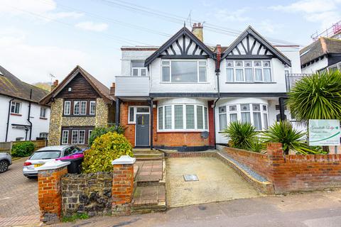 3 bed property, in Grand Drive, £375,000