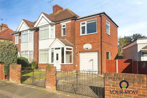 4 bed property, in Queens Gate Road, £325,000