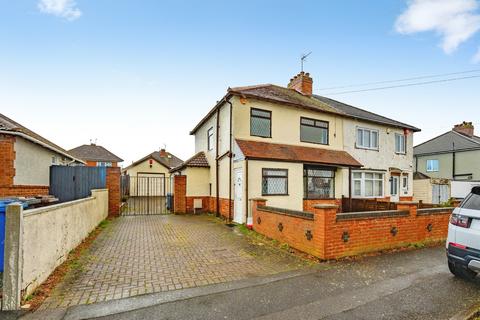 3 bed property, in Hillcrest Road, £210,000