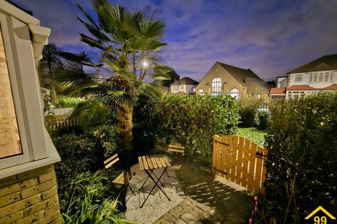 4 bed property, in Woodvale Walk, £575,000