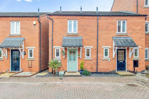 2 bed property, in Dairy Way, £210,000