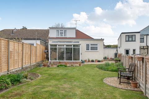 3 bed property, in Hempstead Road, £425,000