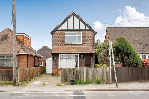 3 bed property, in Aldershot Road, £500,000