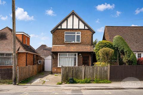 3 bed property, in Aldershot Road, £475,000