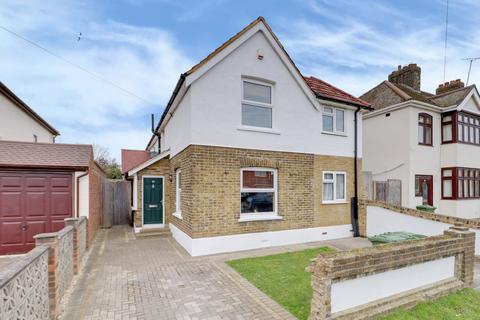 4 bed property, in Spencer Road, £650,000