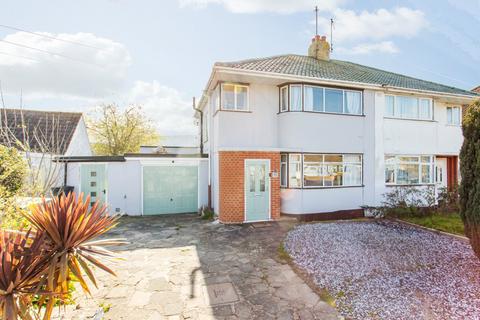 3 bed property, in Chestnut Drive, £400,000