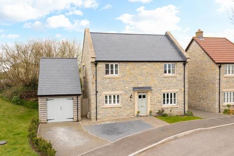 3 bed property, in Lakeview Road, £425,000