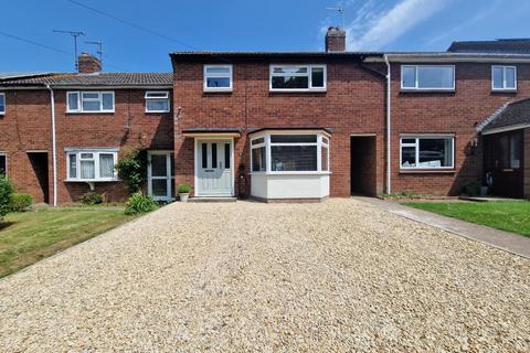 3 bed property, in Oaktree Close, £315,000