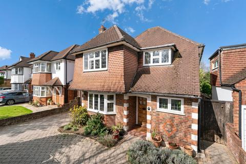 3 bed property, in Chesterfield Drive, £1,250,000