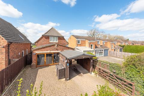 3 bed property, in Derwent Road, £525,000