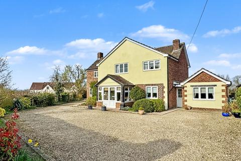 4 bed property, in Fawler, £865,000