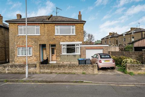 3 bed property, in Grange Road, £750,000