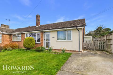 2 bed property, in Higher Drive, £220,000