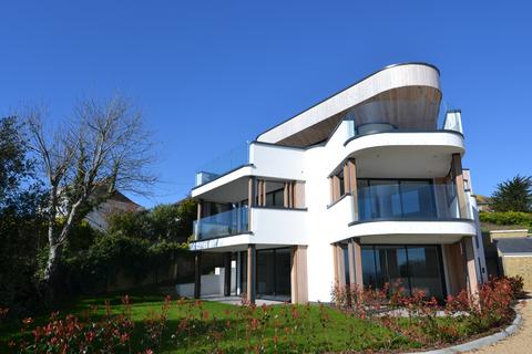 2 bed property, in St. Margarets Bay CT15, £750,000