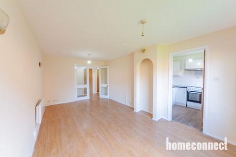 2 bed property, in Maldon Close, £315,000