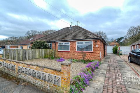 2 bed property, in Thornham Road, £260,000