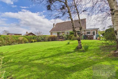 4 bed property, in Sea Road, £400,000