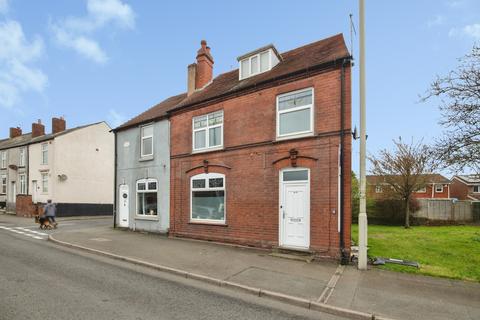 4 bed property, in Highland Road, £200,000