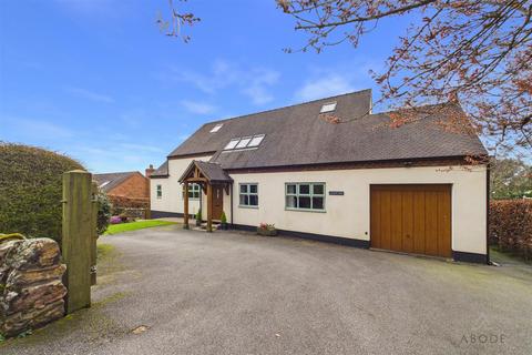 3 bed property, in Cotton Lane, £685,000