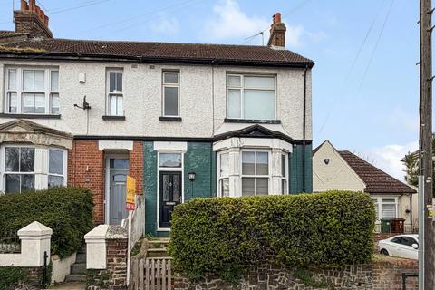 3 bed property, in Woodlands Road, £300,000