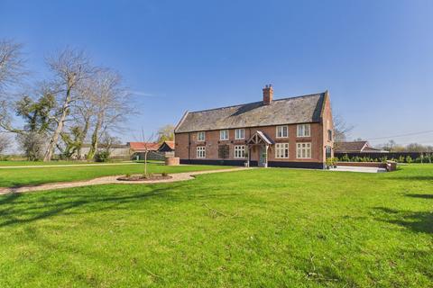 4 bed property, in Ilketshall St. Andrew, £950,000