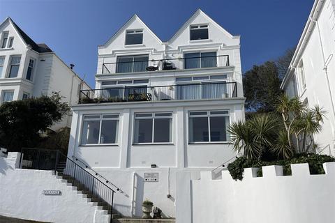 2 bed property, in Tower Park, £649,000