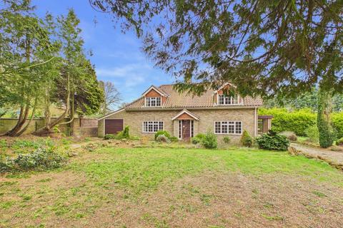 3 bed property, in Main Road, £325,000