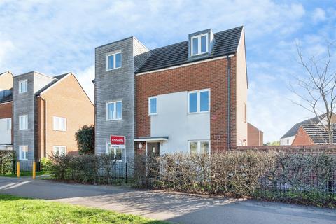 4 bed property, in Newport Road, £500,000