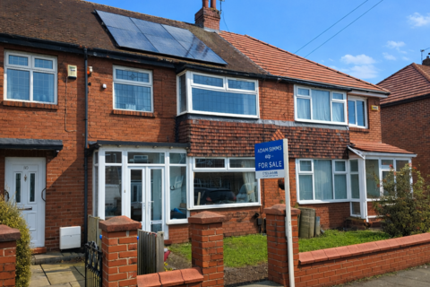 3 bed property, in Hutton Avenue, £295,000