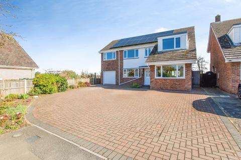 5 bed property, in Hubba Crescent, £350,000