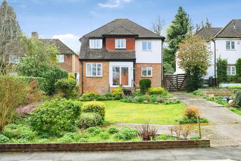 3 bed property, in Valley Road, £550,000