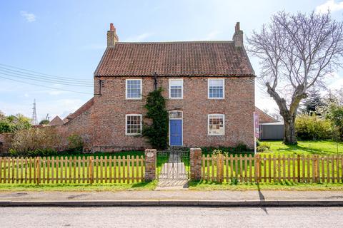 5 bed property, in Moor Monkton, £650,000