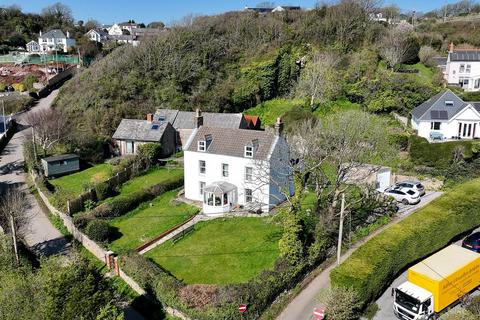 6 bed property, in Horton, £900,000