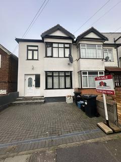 3 bed property, in Netley Road, £499,999