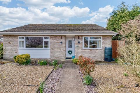 2 bed property, in Woodlands, £240,000