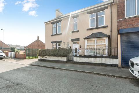 3 bed property, in Co-Operative Street, £220,000