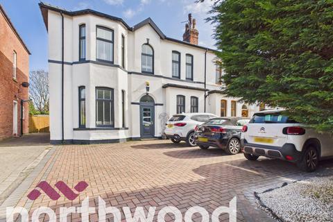 3 bed property, in Ash Street, £390,000