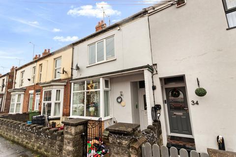 3 bed property, in Silver Street, £110,000