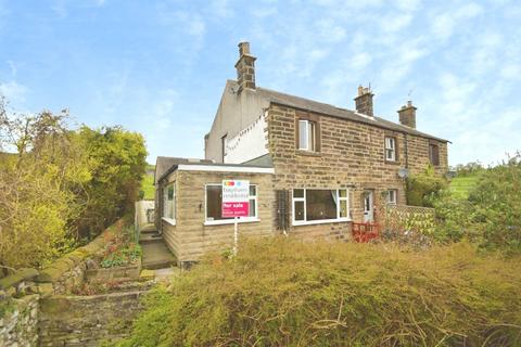 2 bed property, in Monyash Road, £300,000