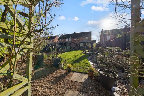 3 bed property, in Hansells Mead, £525,000