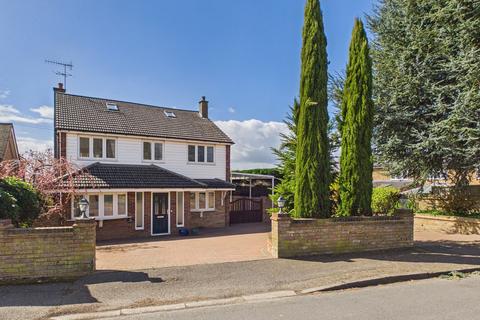 4 bed property, in Green End Road, £885,000