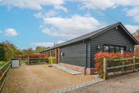 3 bed property, in Magpie Lane, £800,000