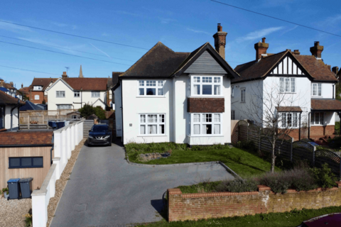 3 bed property, in Riby Road, £425,000