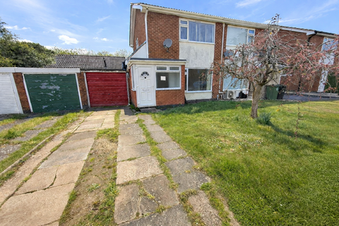 3 bed property, in Stour Close, £300,000