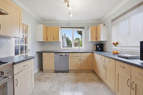 4 bed property, in London Road, £650,000