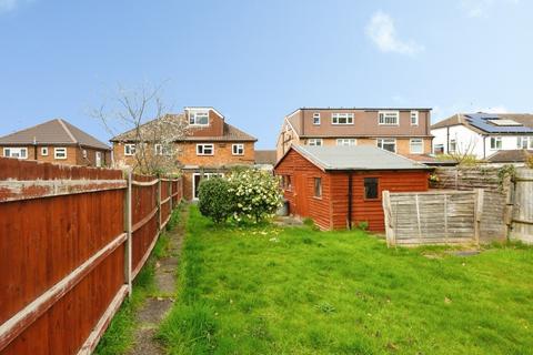 4 bed property, in Lodge Road, £615,000